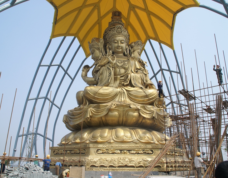 grand golden Buddha sculptures 普賢菩薩雕像