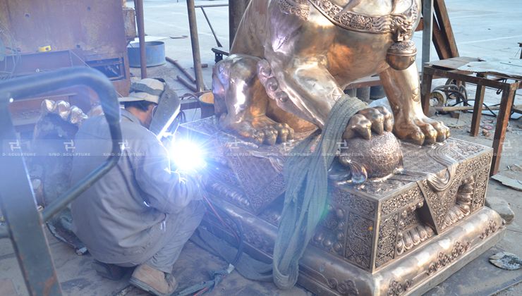 welding work at sino scultpure foundry 
