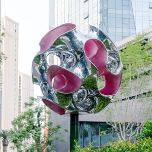 Mirror and painted stainless steel public flower sculpture