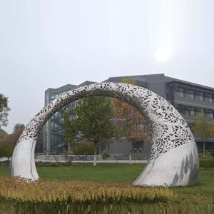 Stainless steel sculpture with mirror polish finish