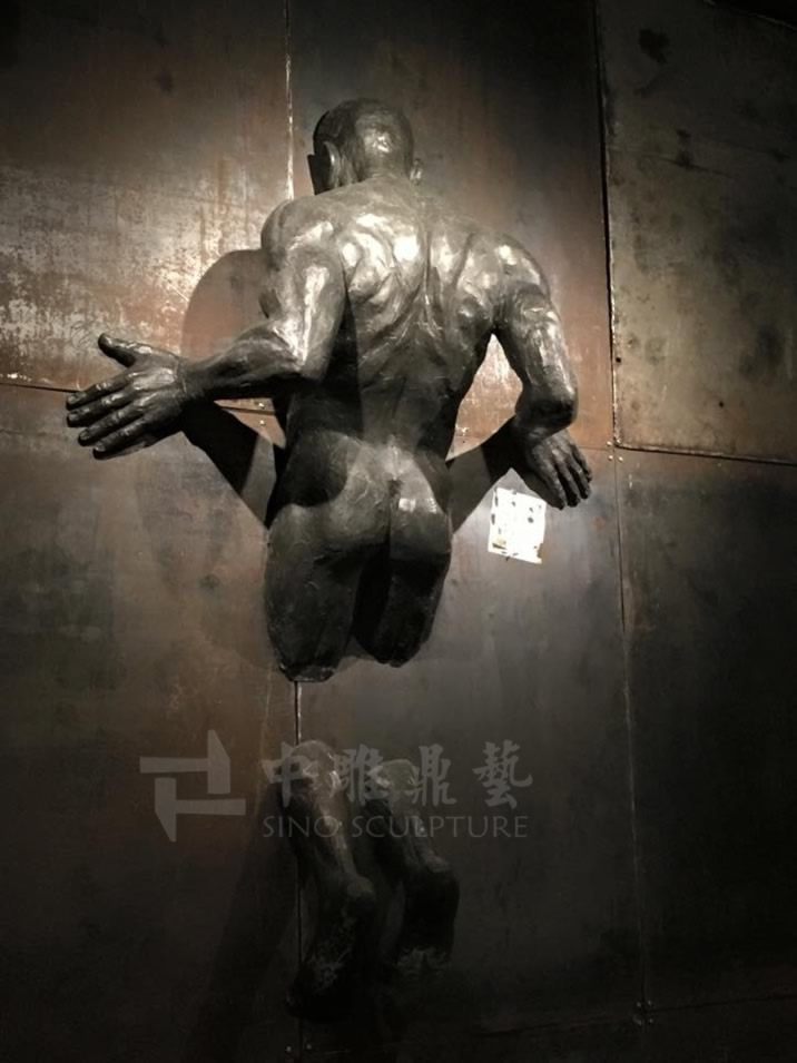 installation of Bronze Art Sculpture Custom For Luxury Restaurant