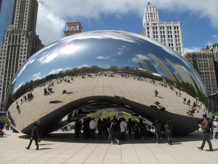 Mirror stainless steel Cloud Gate culpture by Indian-born British artist Sir Anish Kapoor 