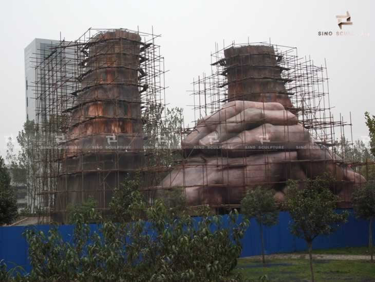 site assembling of the large scale hand forged bronze sculpture