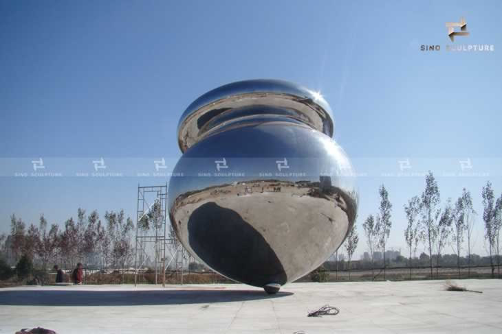 high mirrored stainless steel top sculpture
