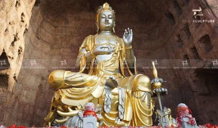 gold leaf finish of the bronze Buddha statue