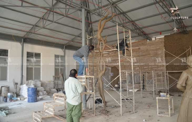 Artist Ayad was inspecting the clay model.