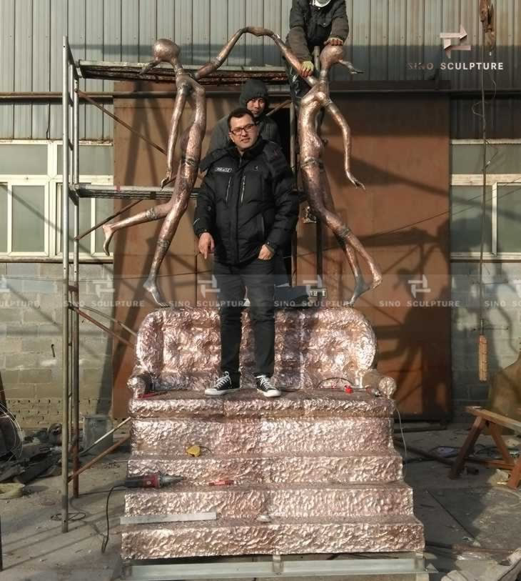 inspection of the casting bronze campus figure statue