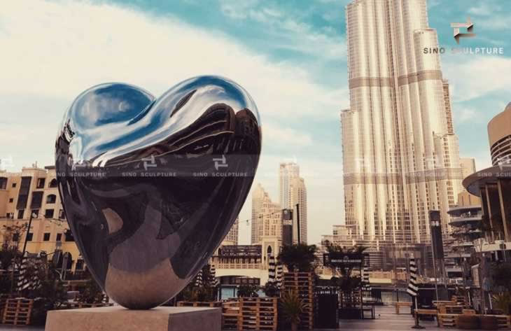 Mirroring steel heart sculpture installed in Dubai