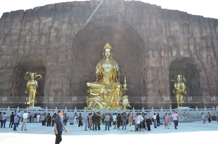 after installation, the beautiful Buddha attracted large numbers of the visitors to come