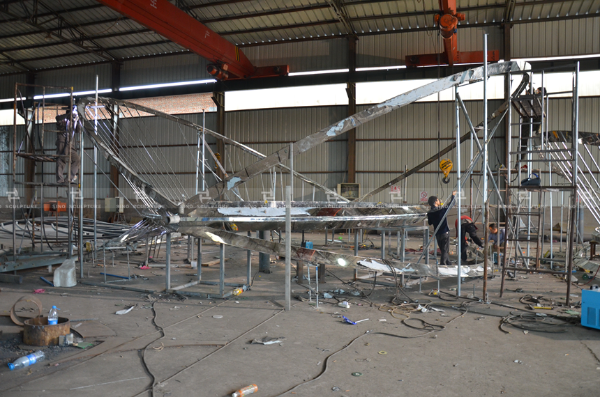 Fabrication the the stainless steel atriumn sculptures