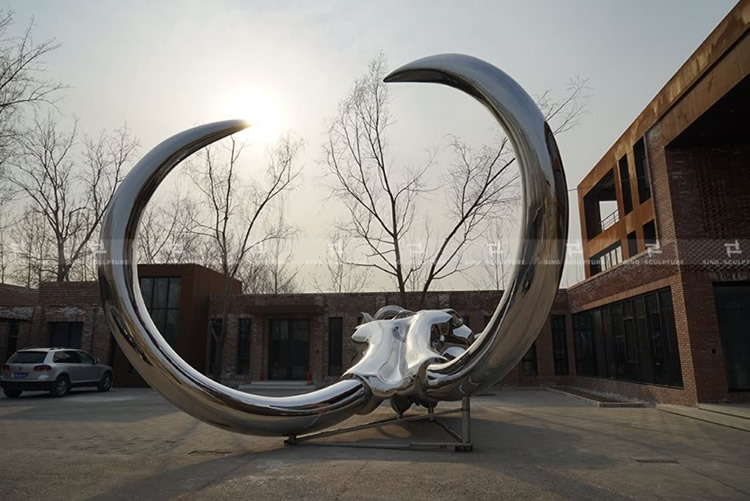 Linda bakka Mammoth Skull Sculpture