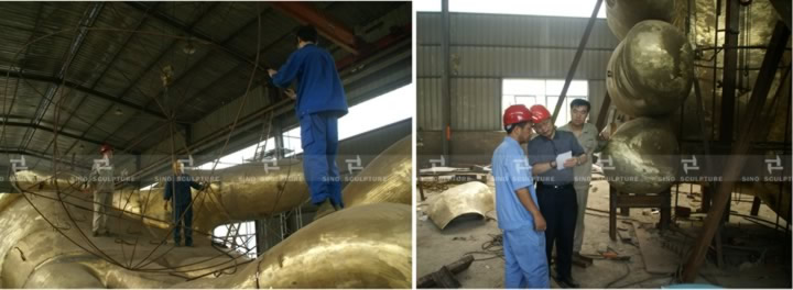 bronze casting of the large bronze Buddha statue in foundry 