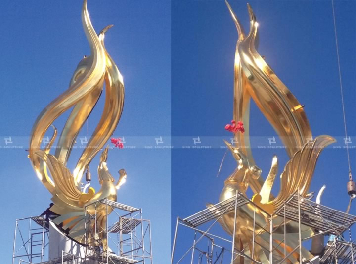 Phoenix-sculpture-with-golden-leaf-surface-China