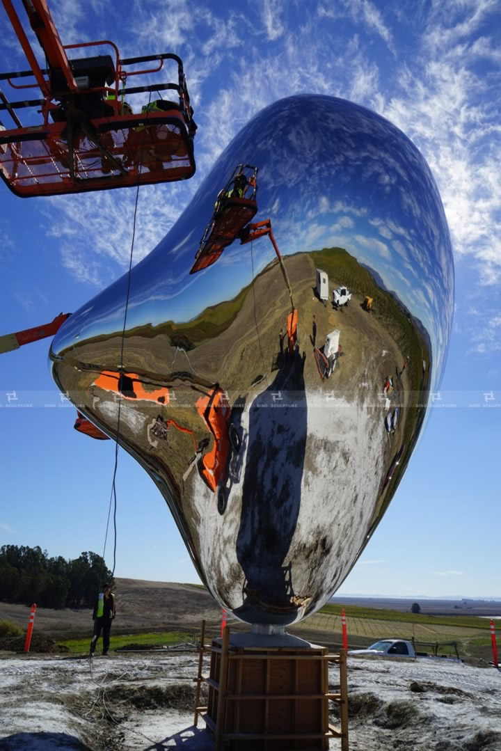 Polished stainless steel heart shape statue fabrication