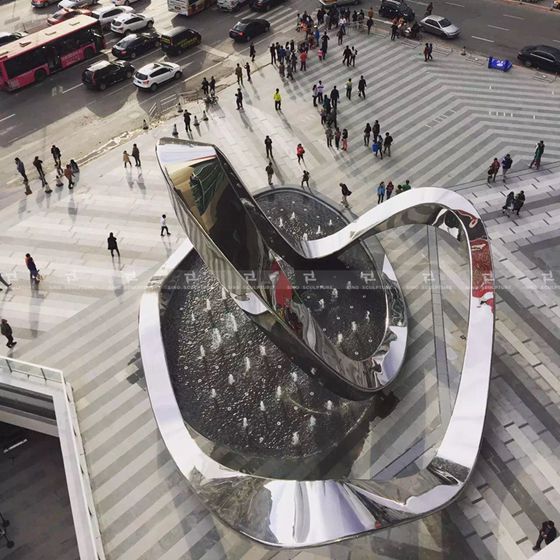 customized stainless steel urban sculpture for shopping mall