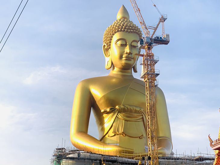 custom large bronze Buddha statue factory, wat paknam  