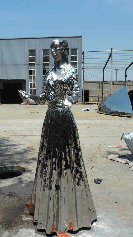 mirror polish of casting stainless steel  white witch sculptures
