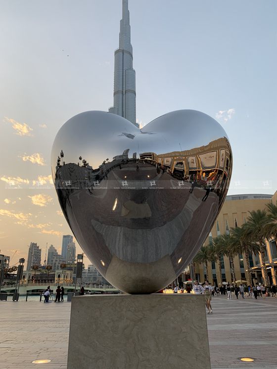 heart sculpture dubai mall richard hudson