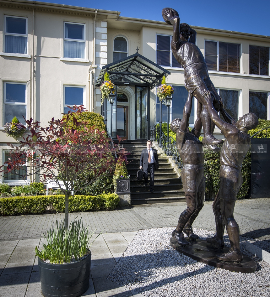 Bronze Rugby statue sandymounts hotel