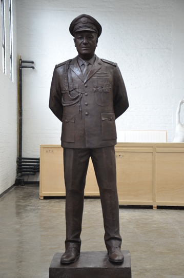casting bronze general statue