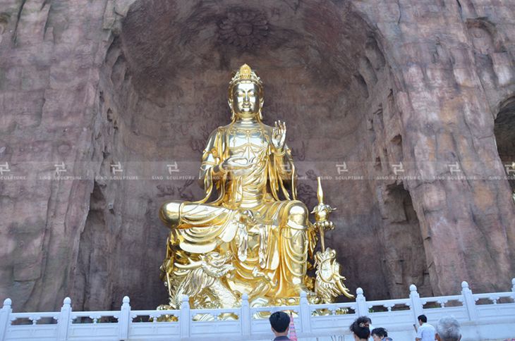 Gold leaf Zhunti Bodhisattva sculpture