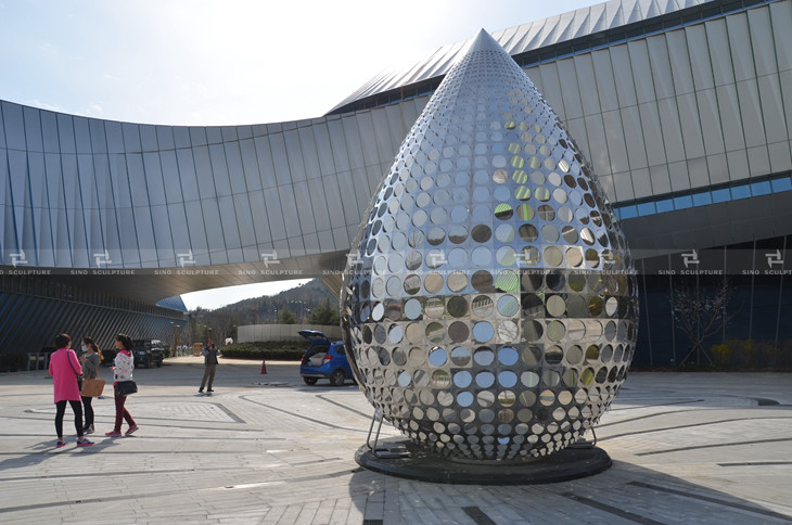 Kinetic mirror stainless steel sculpture, wind sculpture