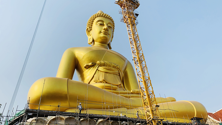 great bronze buddha statue in bangkok, thailand