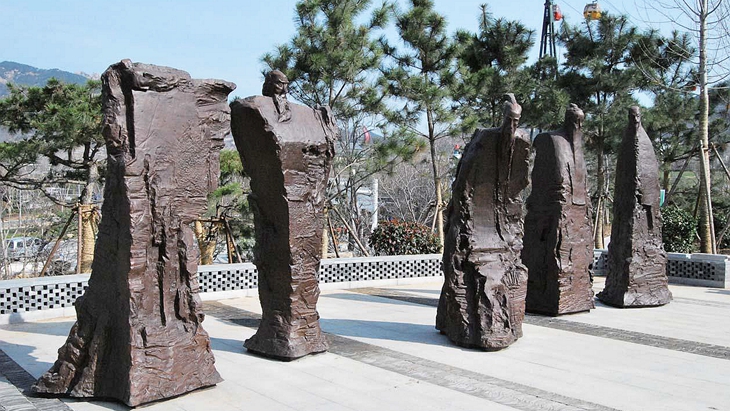 Abstract casting bronze statue for Qingdao Expo.in 2014