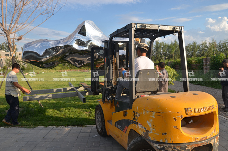 mirror stainless steel rock sculpture for artist