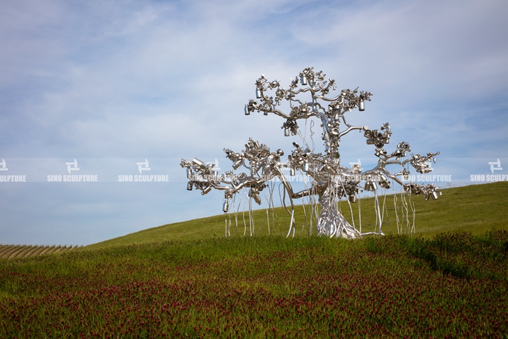 Subodh Gupta�s stainless steel people tree installed in CA, USA