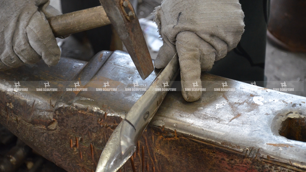 hand forging craft to shape the stainless steel