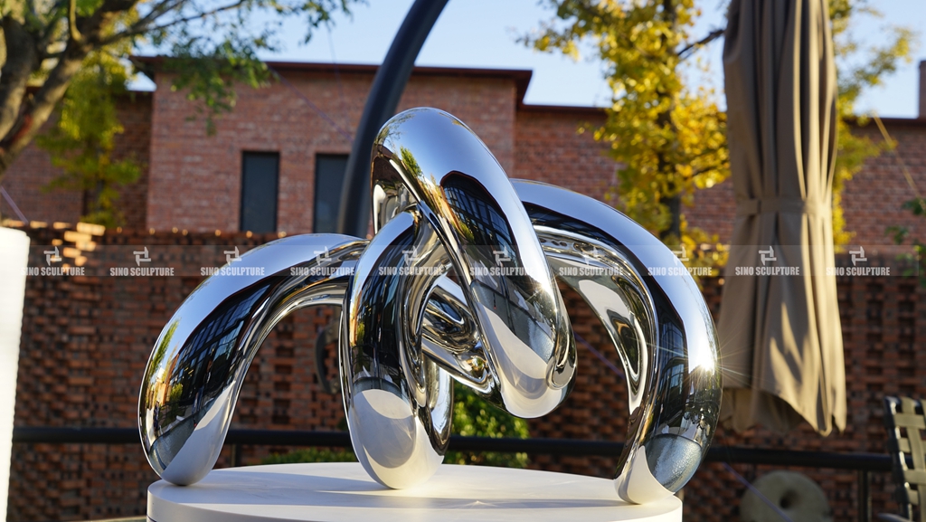 Mirror stainless steel crab sculpture Richard hudson