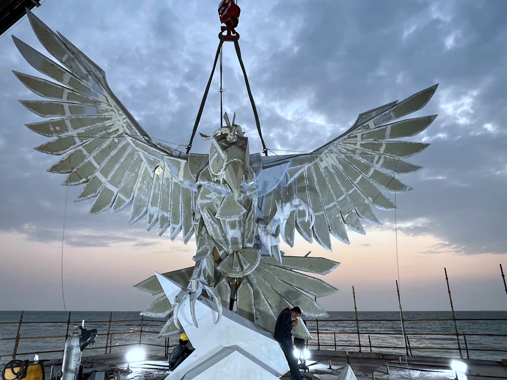 overseas installation of the forging bronze falcon sculpture in Jeddah