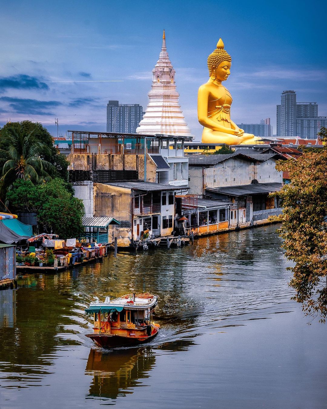 View of the large scale custom bronze statue in Bangkok, Thailand