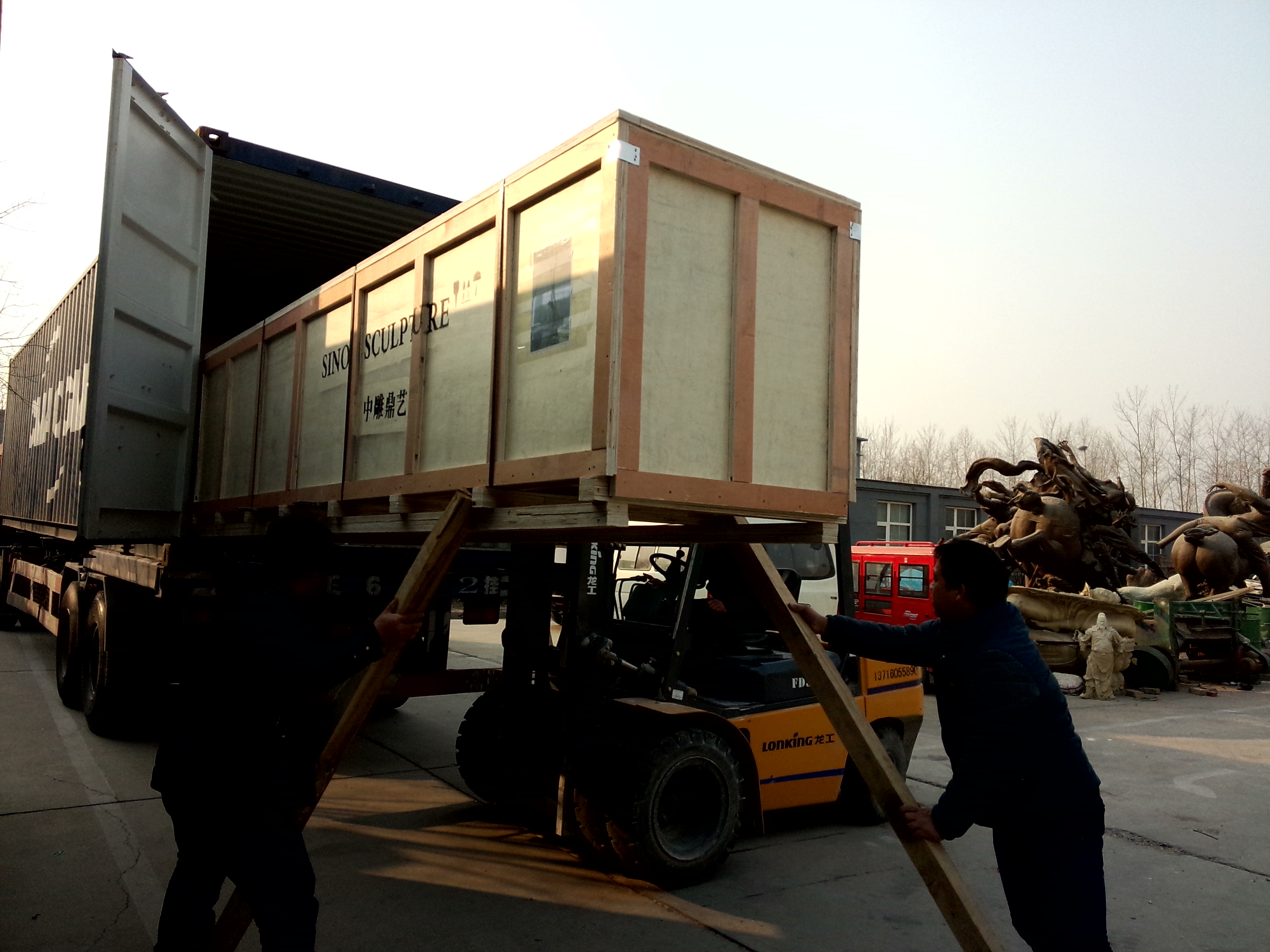 Container loading of the lost wax bronze cast sculpture 