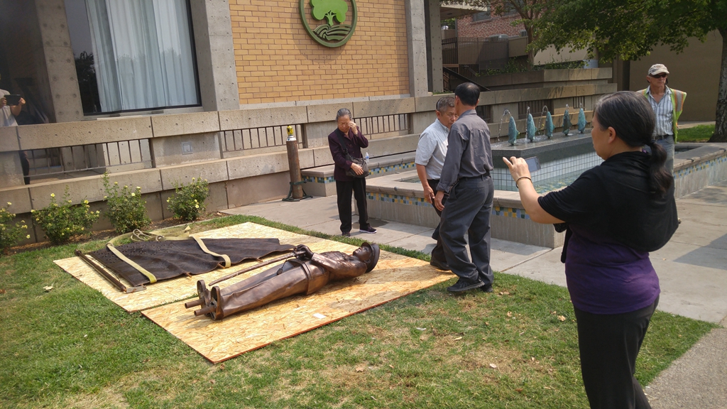 unpack of the cast bronze figure statue in USA