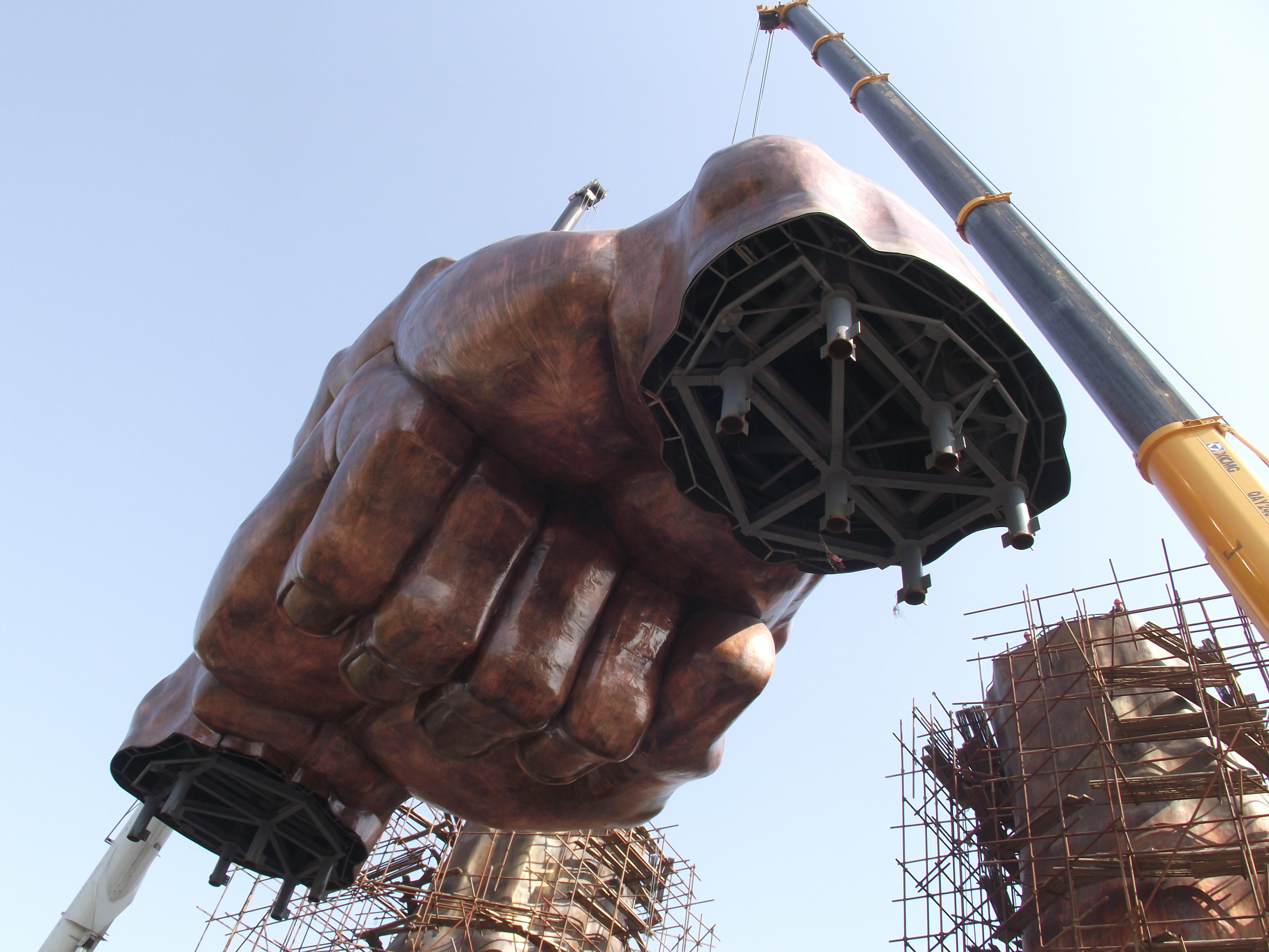 hoisting fixation of the large scale bronze hand sculpture