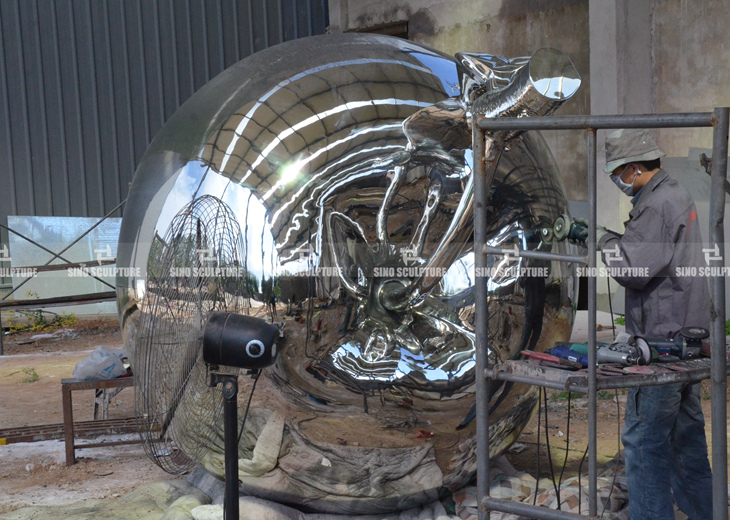 mirror polished stainless steel apple sculpture supplier