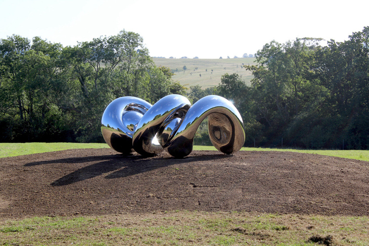 stainless steel monumental sculpture, unwind by Richard Hudson