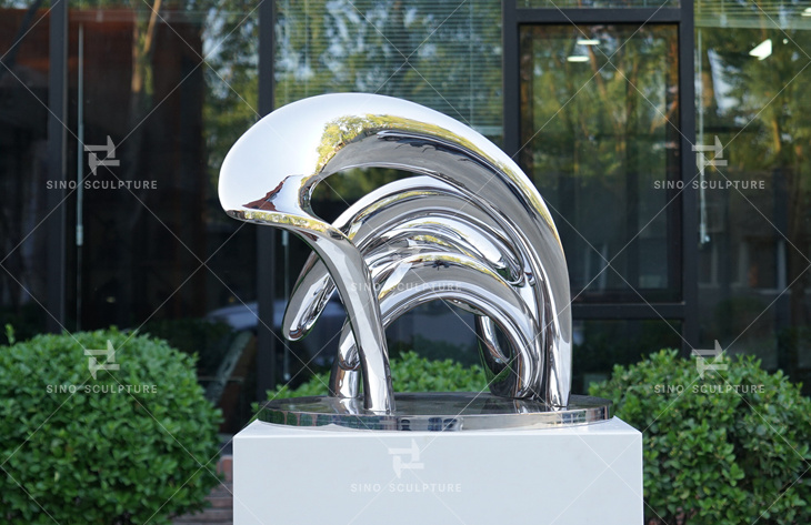 high polished stainless steel statue