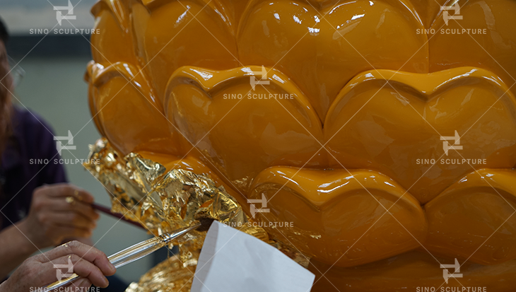 Gold gilding of the casting bronze Buddha sculpture in studio of Sino factory