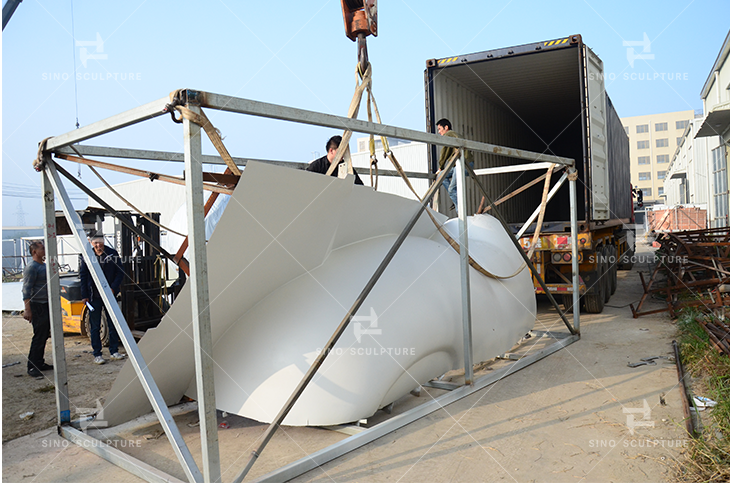 export package and loading of the large bronze Buddha statue for shipments