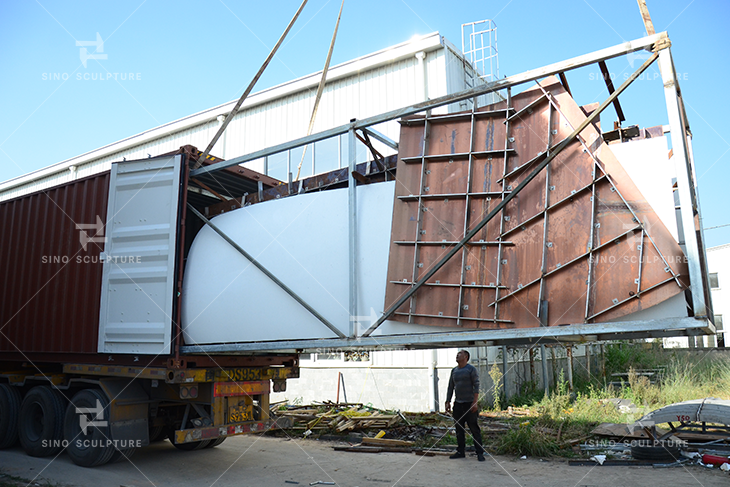 export package and loading of the large bronze Buddha statue for shipments