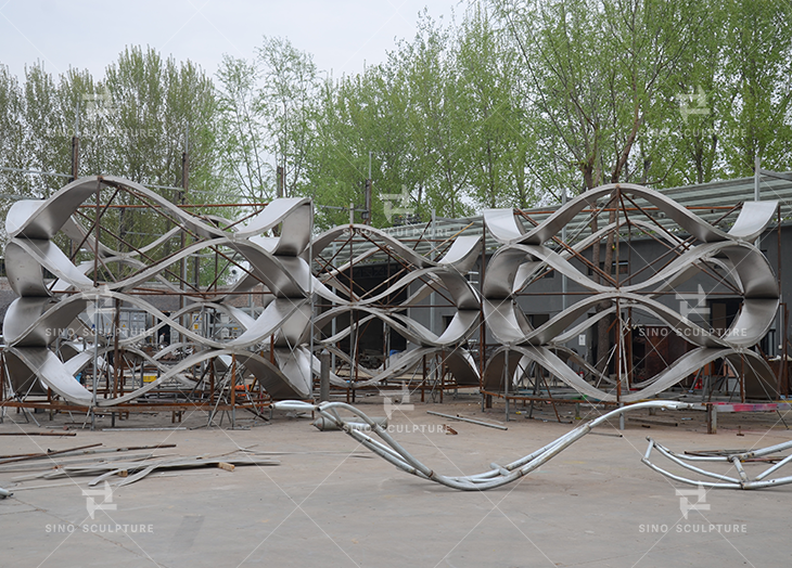 Fabrication of the stainless steel artwork-continuous space in SINO factory