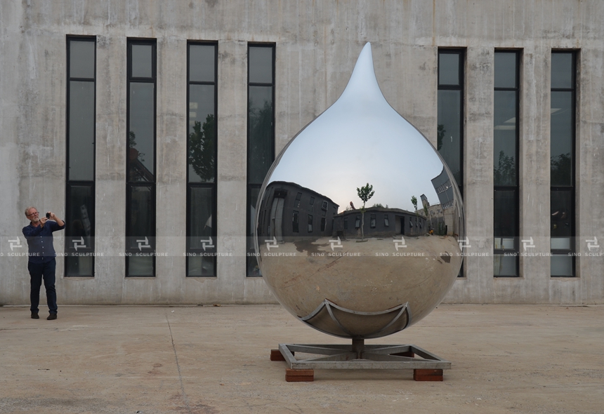 Mirror stainless steel sculpture monumental sculptures