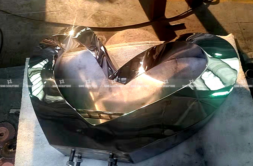 Polishied stainless steel heart sculpture manufacturer