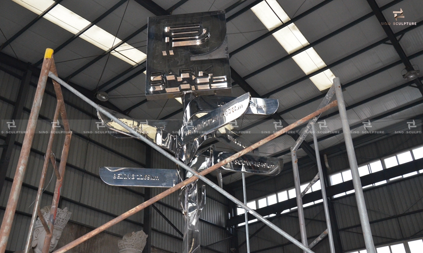 Fabricating of the stainlss steel raod sign sculptures