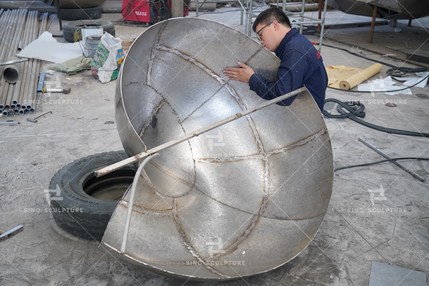 Mirror-Polished-Stainless-Steel-Unwind-Sculpture-Welding