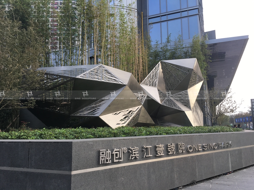 Stainless steel facade, curved shape Hyperboloid facading-art-deco.jpg