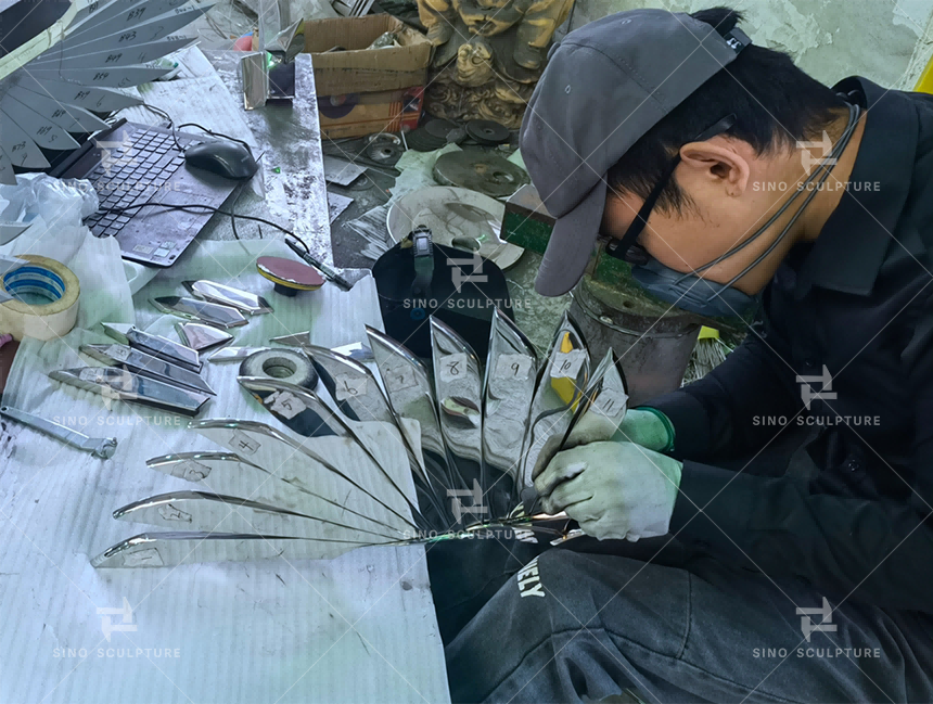 Production of the stainless steel Falcon sculpture in Sino�s Tianjin factory.png